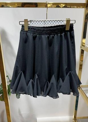 Мини юбка с рюшами оборками короткая воздушная юбка из креп шифона на подкладке талия на резинке черная белая юбочка