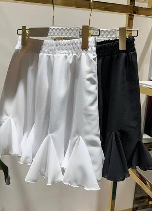 Мини юбка с рюшами оборками короткая воздушная юбка из креп шифона на подкладке талия на резинке черная белая юбочка4 фото