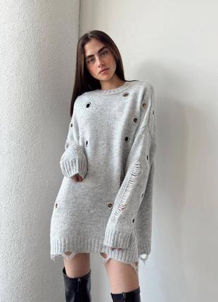 Женская трендовая серая туника рванка оверсайз, удлиненный свитер серый с люверсами3 фото
