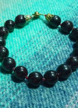 Браслет из гранатов