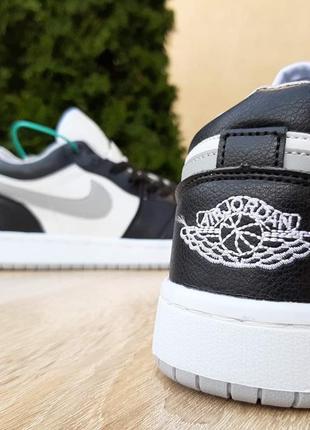 Женские кроссовки nike air jordan 1 low white black grey джордан серого с белым и черным цветов5 фото