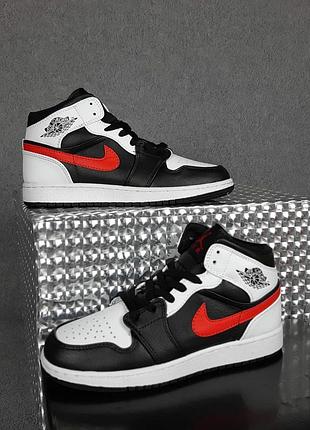 Жіночі кросівки nike air jordan 1 retro white black red джордан білого з чорним та червоним кольорів