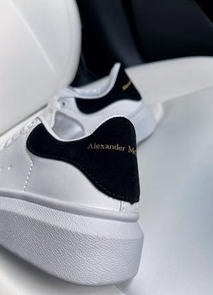 Прекрасные женские кроссовки в стиле alexander mcqueen white black premium белые с чёрным задником3 фото