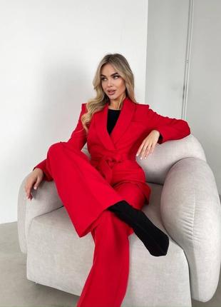 Качественный женский деловой костюм пиджак и широкие брюки прямого кроя со стрелкой класси...