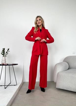 Качественный женский деловой костюм пиджак и широкие брюки прямого кроя со стрелкой класси...