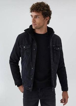 Джинсова куртка з капюшоном