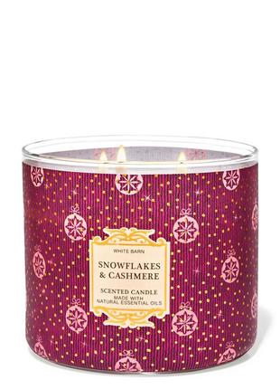 Ароматическая свеча bath and body works snowflakes & cashmere