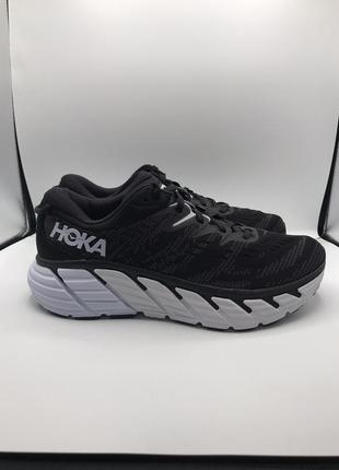 Оригинальные мужские беговые кроссовки от бренда hoka