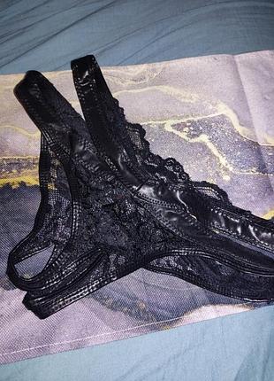 Трусики щи открытым доступом под кожу с кружевом