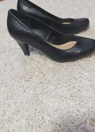 Шкіряні туфлі