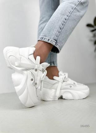 Білі шкіряні масивні кросівки на високій грубій масивній товстій підошві платформі2 фото