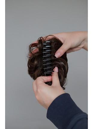 Коричиневий хвилястий пучок на заколці крабі