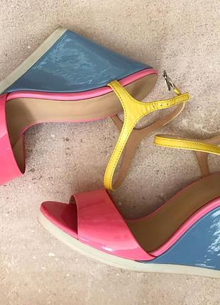 Босоножки натуральная лаковая кожа attizzare