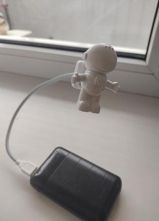 Usb лампа космонавт, світильник для ноутбука3 фото