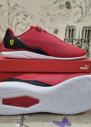 Оригінальні кросівки puma scuderia ferrari 
легкі бігові, для зала.
розмір 48
устілка 32