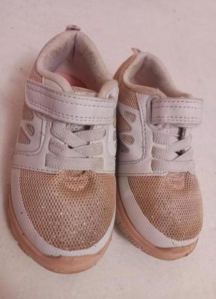 Весняні дитячі кросівки на дівчику 23 розмір