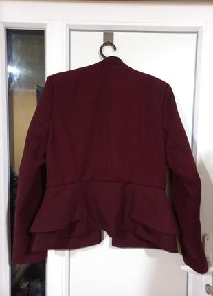Бордовый пиджак с баской.5 фото