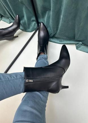 Ботильоны из натуральной итальянской кожи лака женские на каблуке булавки