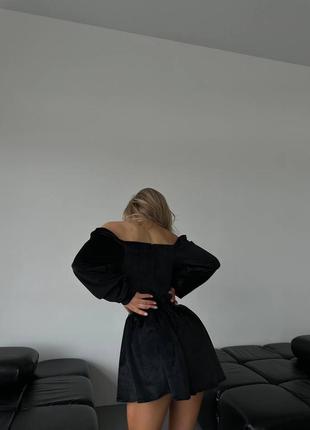 Женское бархатное черное короткое платье-комбинезон с двойной юбкой6 фото