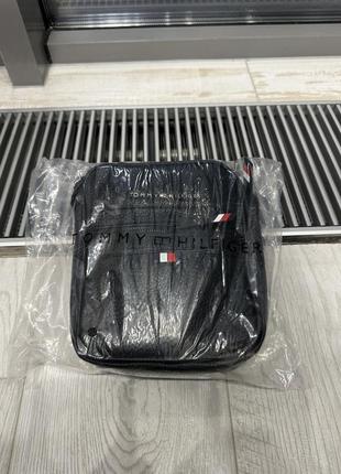 Чорна сумка tommy hilfiger