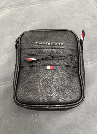 Черная сумка tommy hilfiger3 фото