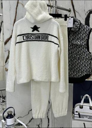 Белый кашемировый костюм dior