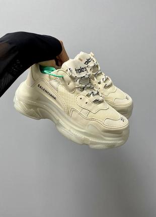 Знижка 40 розмір balenciaga triple s масивні бежеві кросівки массивные бежевые беж кроссовки на высокой платформе скидка