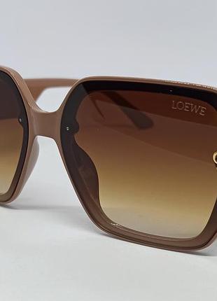 Окуляри брендові  жіночі сонцезахисні бежево коричневі з градієнтом з золотим логотипом