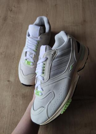 Круті кросівки adidas, оригінал. модель 2020 року. розмір 40.
