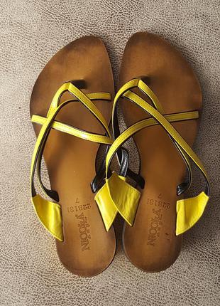 Фирменные,итальянские шлепанцы nicola