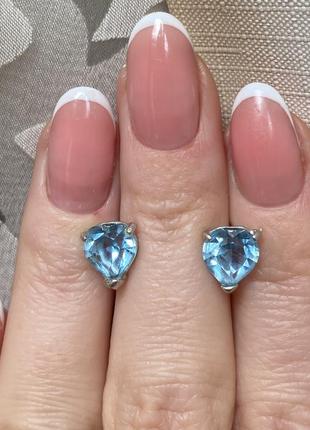 Шикарные серьги гвозди серебро природные голубые топазы в форме сердец2 фото