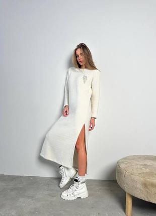 Трикотажне довге плаття довге біле плаття з розрізом світле тепле плаття1 фото