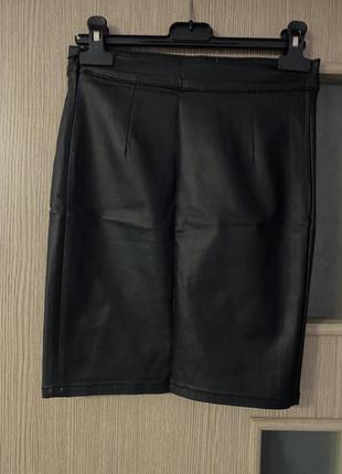 Деловая юбка под кожу