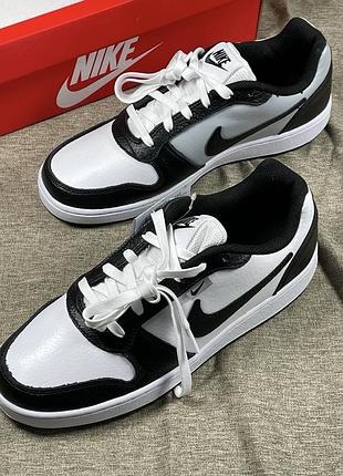 Nike panda