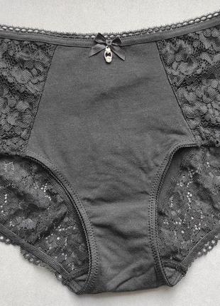 трусики между ног 