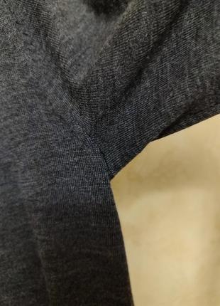 Красивый шерстяной пуловер тёмно-тёмно-серого цвета3 фото