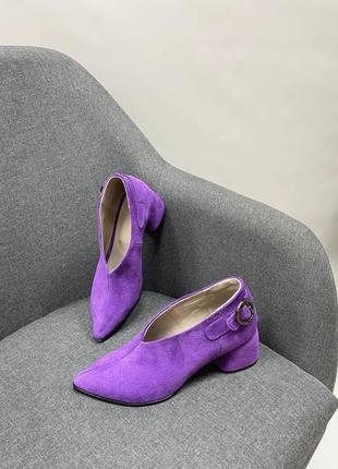 Фіолетові гарні глибокі туфлі на зручному каблуку6 фото