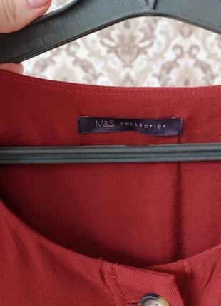 Стильный брючный комбинезон с большими карманами насыщенного красно-винного цвета6 фото