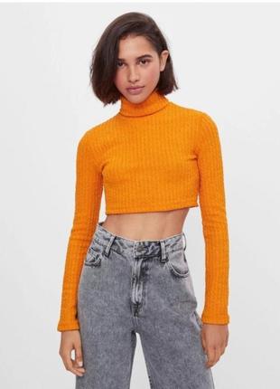 Яскравий топ bershka