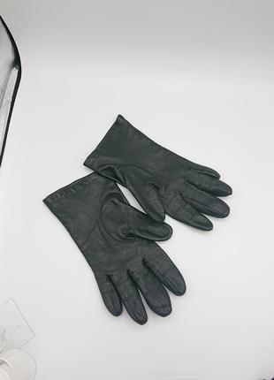 Качественные фирменные кожаные перчатки isotoner с шелковой подкладкой 7.55 фото