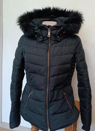 Черная короткая зимняя куртка с капюшоном/ стильная курточка от zara