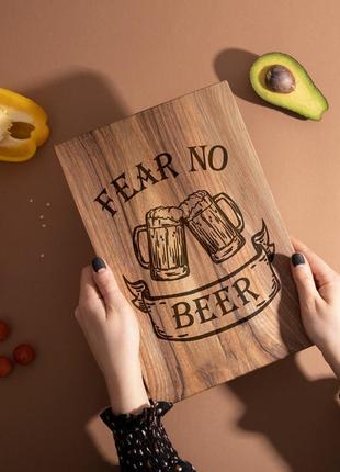Доска разделочная s "fear no beer" из ореха, англійська2 фото