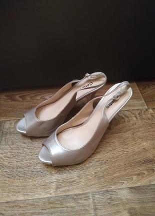 Стильні босоніжки2 фото