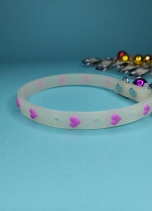 Ошейник для кота силиконовый светонакопительный "лиловые сердечки"2 фото