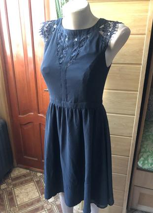 Красивое платье с кружевом