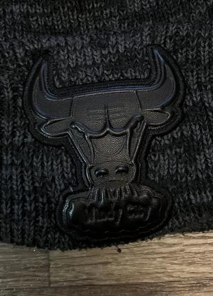 Тепла зимова шапка new era nba chicago bulls vintage оригінал в ідеальному стані без нюансів3 фото