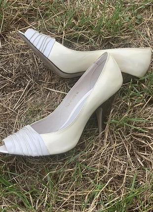 Классические туфли с открытым носком. натуральная кожа