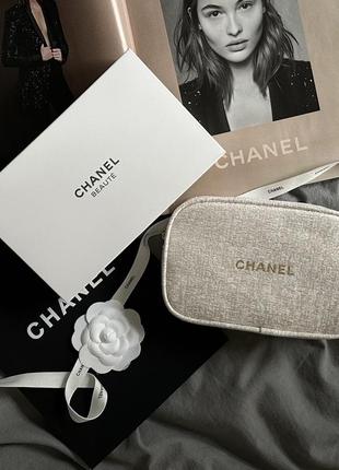 Косметичка біла від chanel