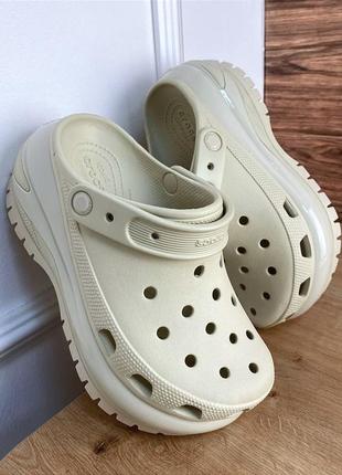 Женские кроксы сабо crocs crush mega нереально стильные кроксы1 фото