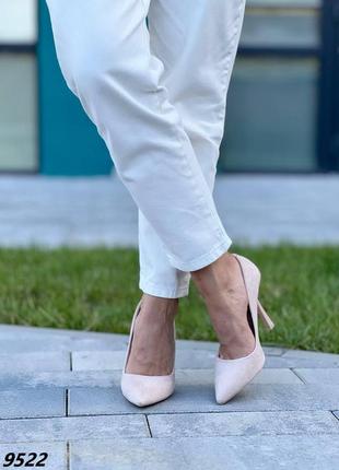 Жіночі туфлі бежеві на каблуці